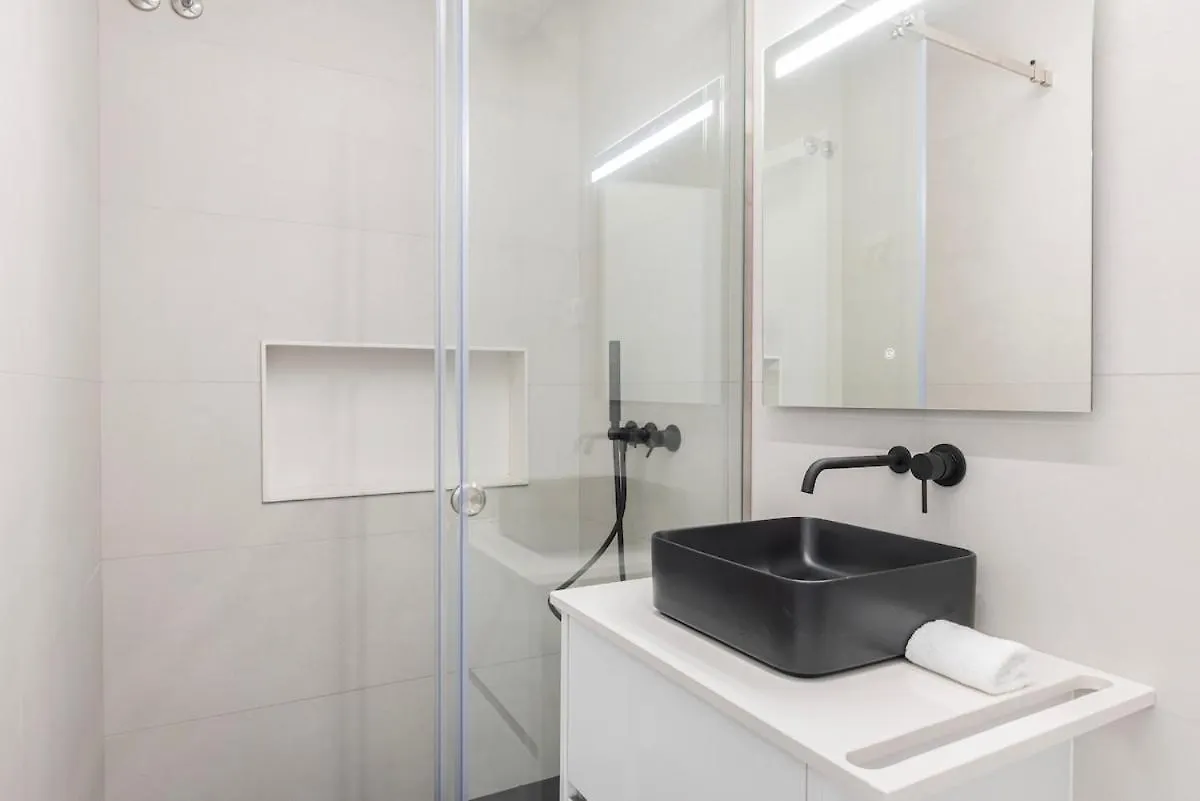 Apartamento Novo Junto Ao Metro Lisboa 0*,